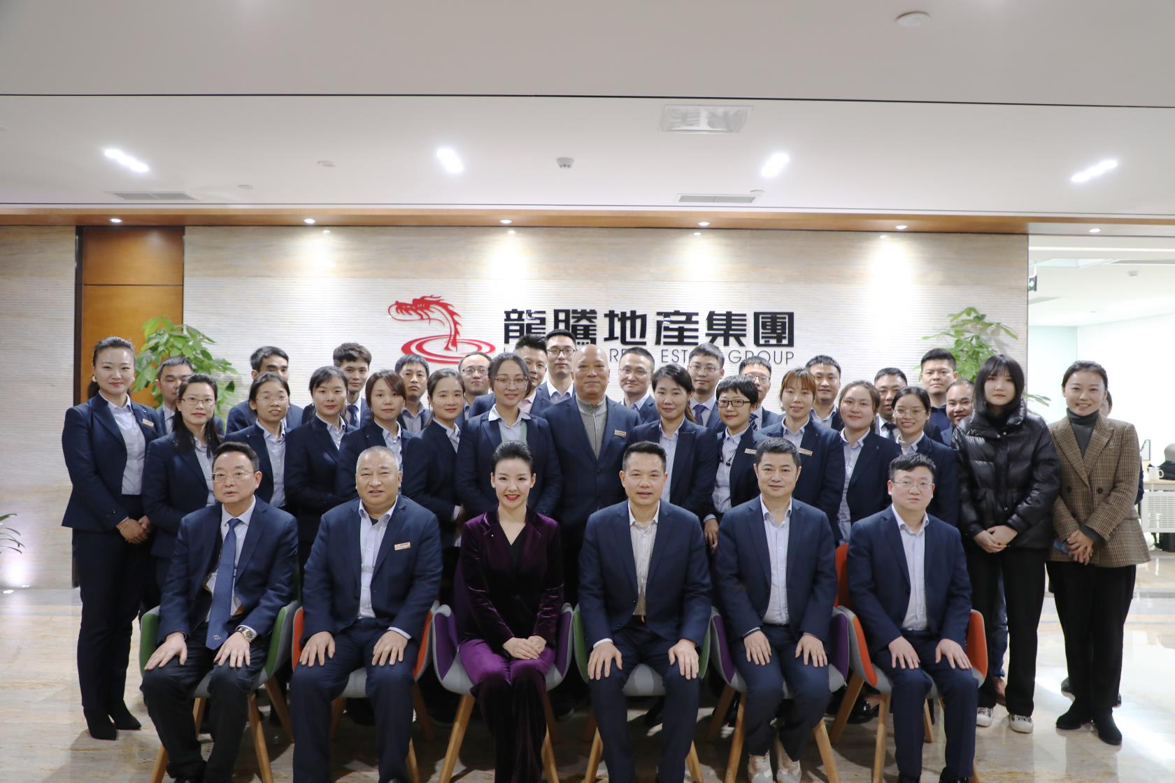报纸选.jpg 报纸选.jpg